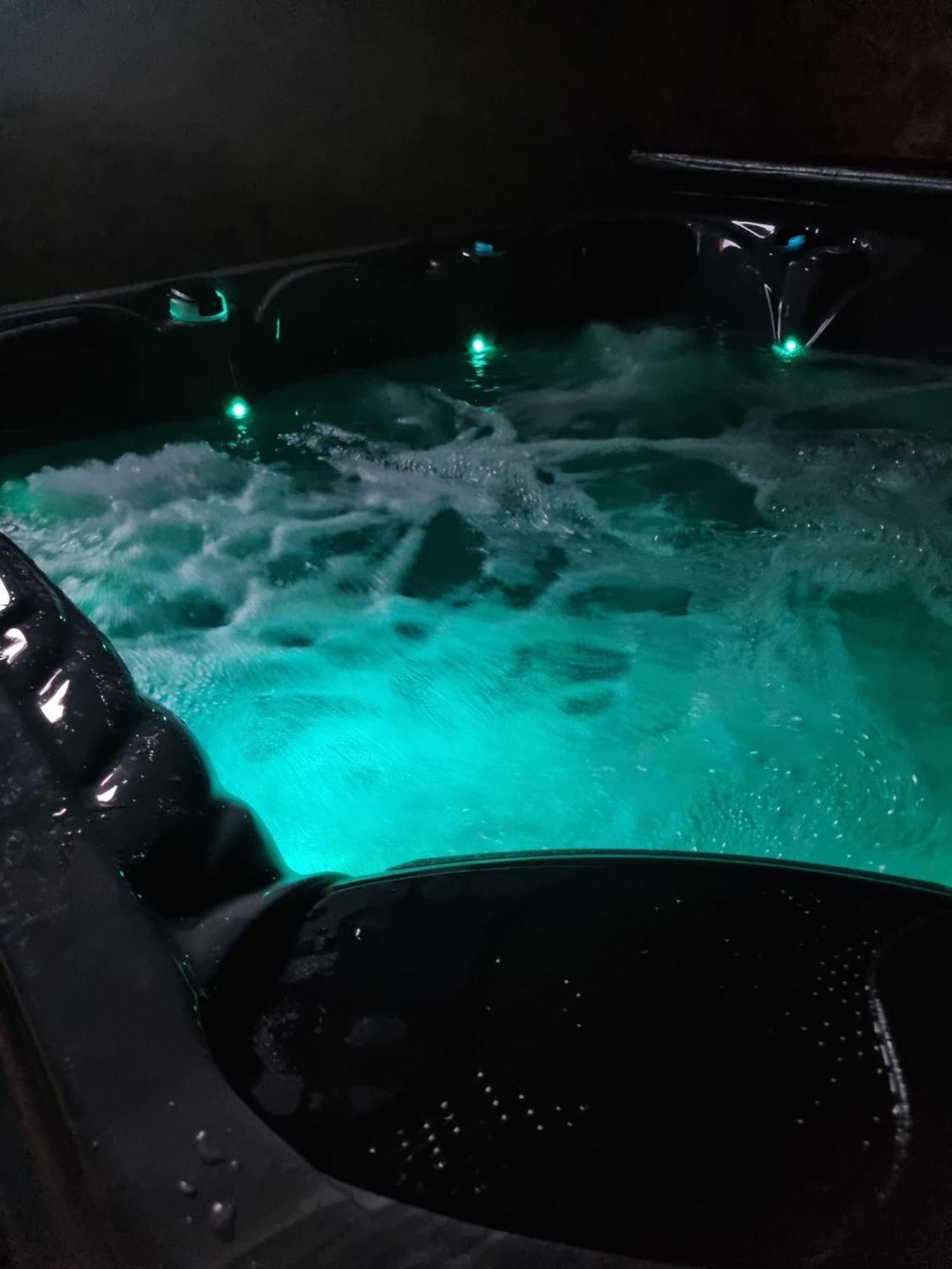 ビュッサン Les Randogodilleurs Avec Jacuzzi A 2Kms Des Pistes Et 350M Du Theatre Du Peuple !ヴィラ エクステリア 写真