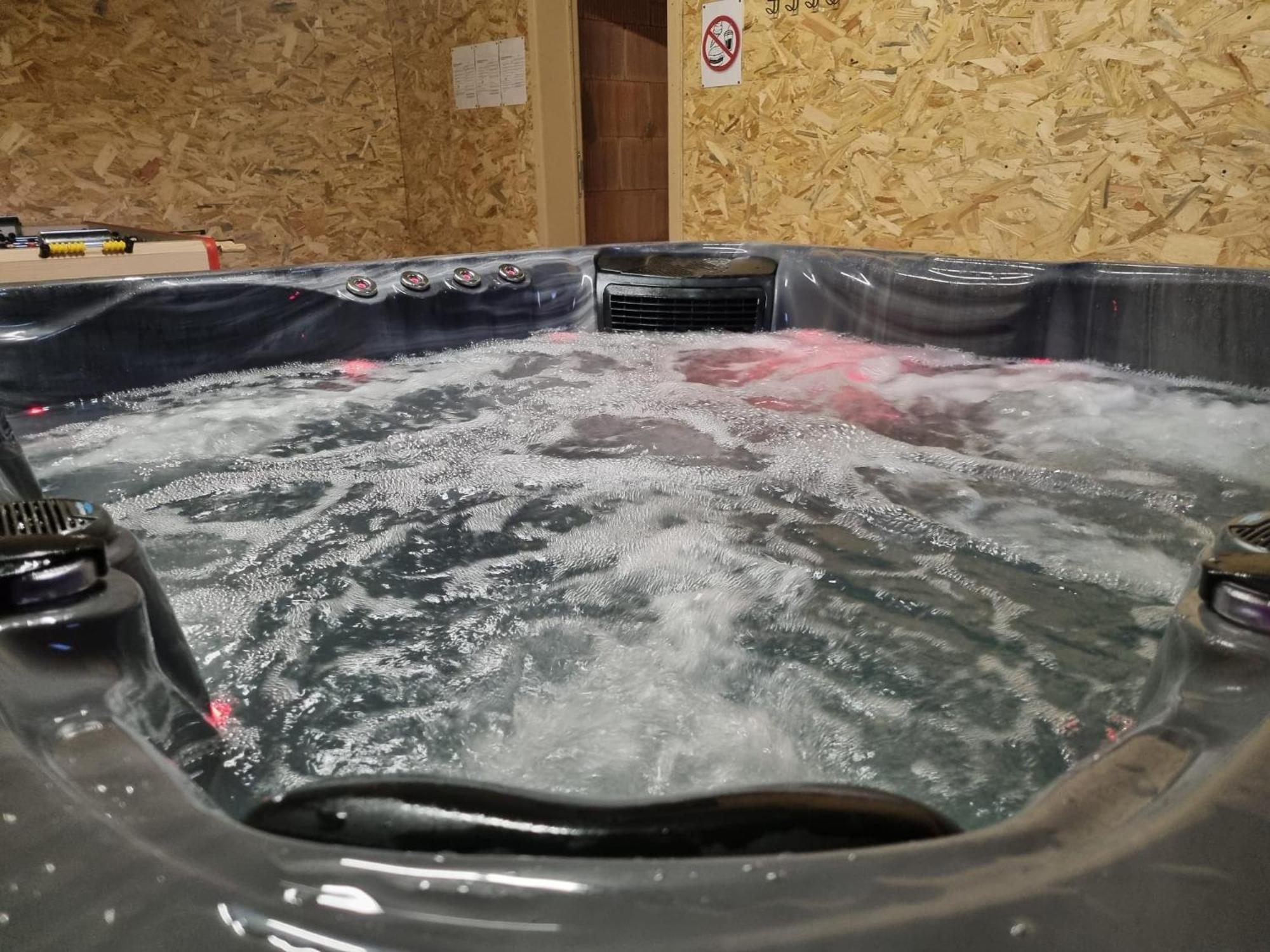 ビュッサン Les Randogodilleurs Avec Jacuzzi A 2Kms Des Pistes Et 350M Du Theatre Du Peuple !ヴィラ エクステリア 写真