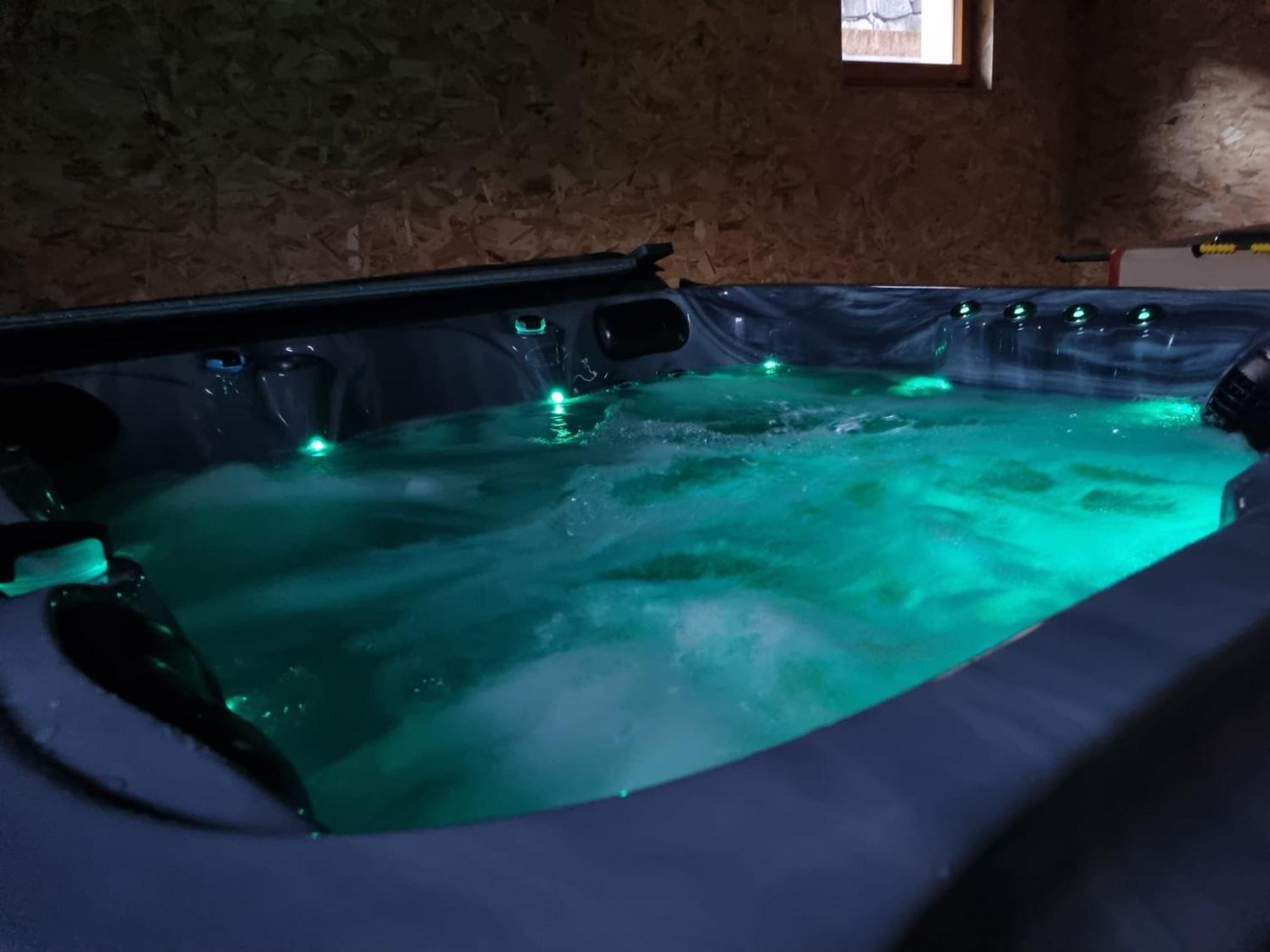 ビュッサン Les Randogodilleurs Avec Jacuzzi A 2Kms Des Pistes Et 350M Du Theatre Du Peuple !ヴィラ エクステリア 写真